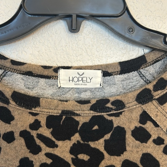 Women’s long sleeves leopard tunic size small. - Picture 2 of 4